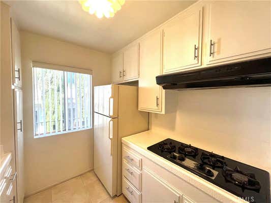 1 bed, 1 bath, 700 sqft, $2,300