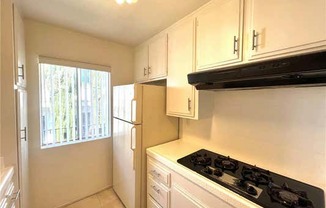 1 bed, 1 bath, 700 sqft, $2,300