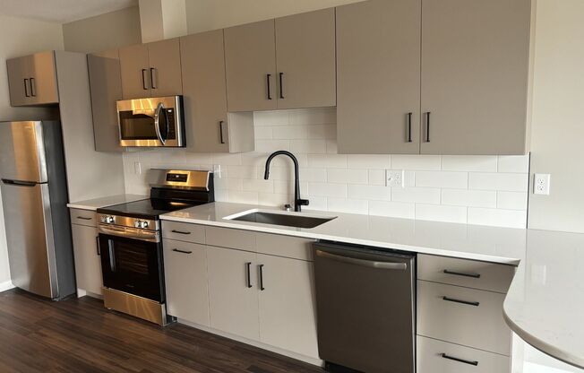 1 bed, 1 bath, 705 sqft, $1,300, Unit 219