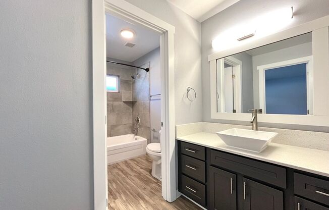 1 bed, 1 bath, 555 sqft, $1,295, Unit 44