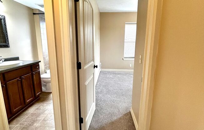 2 beds, 1 bath, 800 sqft, $1,195, Unit 601 - Unit 305 B800