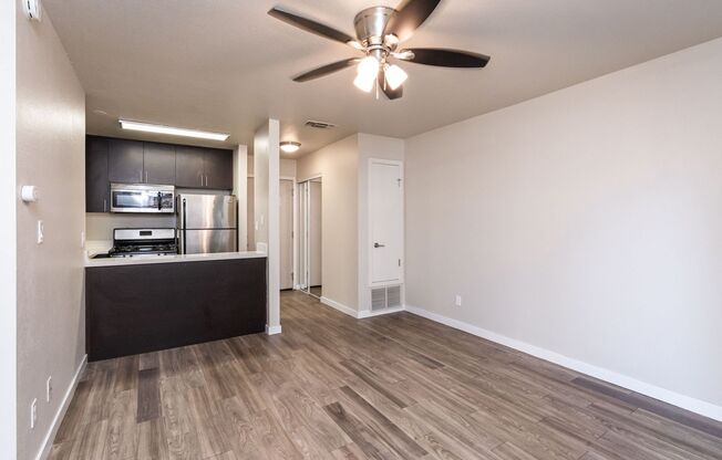 Studio, 1 bath, 451 sqft, $1,450, Unit 91