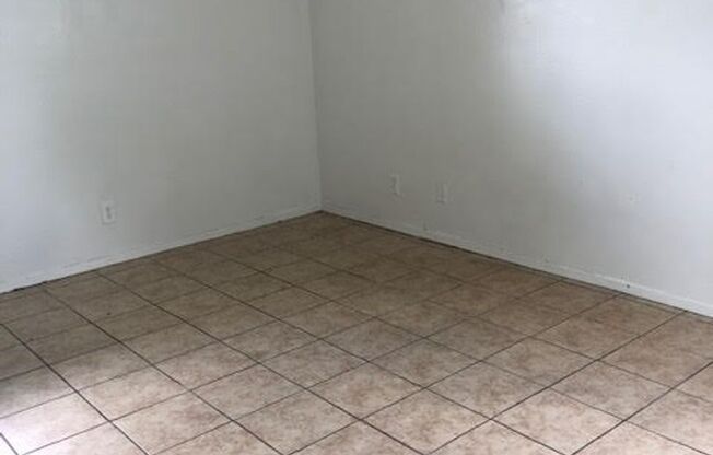 3 beds, 1 bath, $1,250