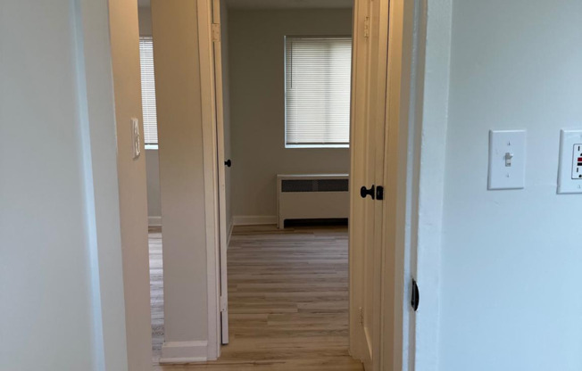 3 beds, 1 bath, $2,187, Unit # 301