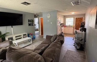 1865 LAVONIA LN