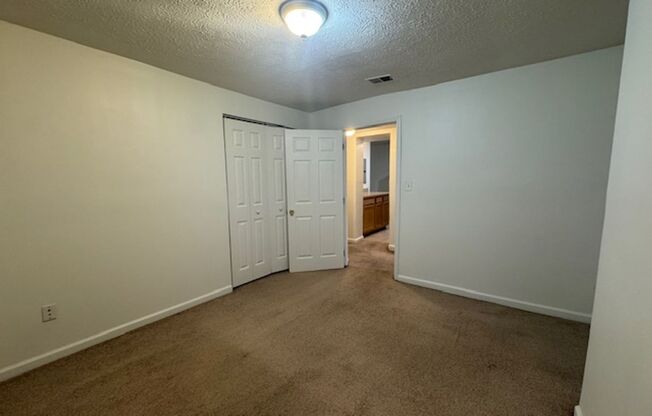 3 beds, 1 bath, 810 sqft, $1,590, Unit 732 S. Millvale Ave. #A1