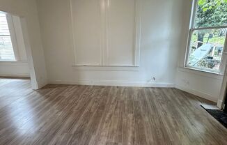 3 beds, 1 bath, $700