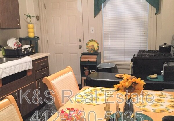 556 MIDDLE AVE