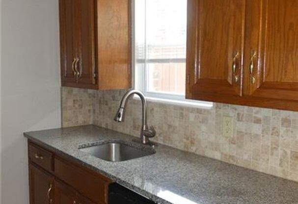 Downtown Sugar Hill Townhome - 2 bed/1.5 bath end unit