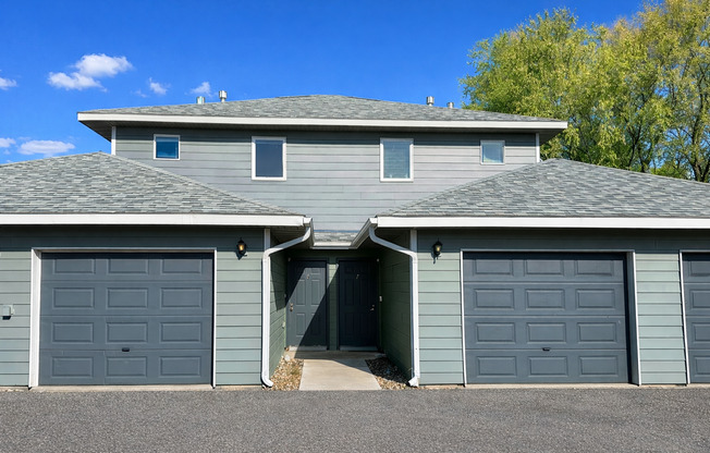 2 beds, 1 bath, 868 sqft, $1,605, Unit 7