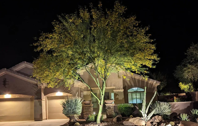 Welcome to Anthem Country Club offering a community golf course, guarded entrance, beautiful desert landscape with walking/biking trails and more!