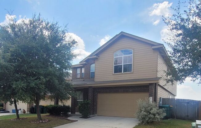 Clean Home Close to Randolph AFB (Converse)