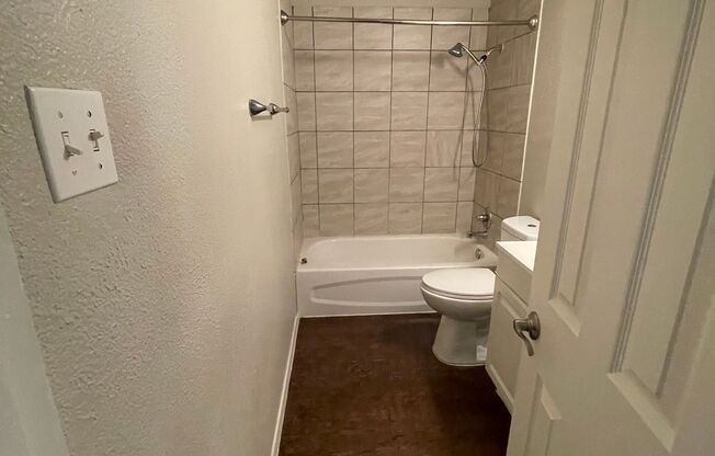 2 beds, 1 bath, 800 sqft, $990, Unit 224