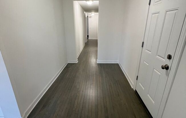 3 beds, 1 bath, $2,000, Unit 3