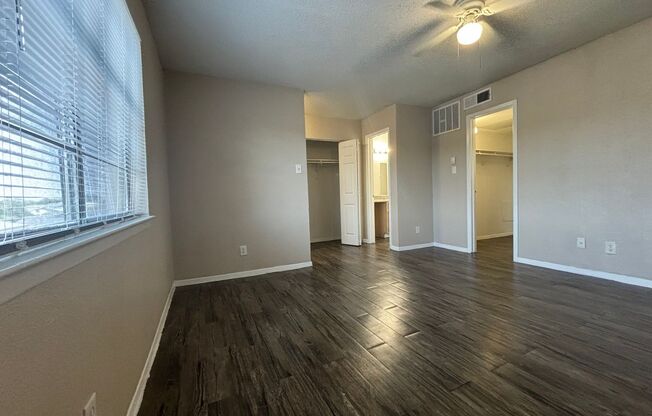 1 bed, 1 bath, 725 sqft, $1,300, Unit 1012