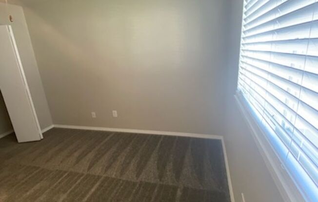 2 beds, 2 baths, 856 sqft, $920, Unit 2827-1805