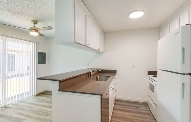 2 beds, 1 bath, 809 sqft, $1,650, Unit 5