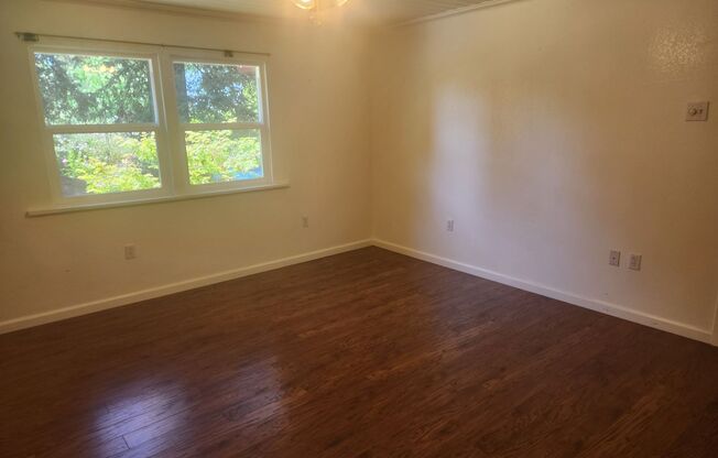 3 beds, 1 bath, $3,300