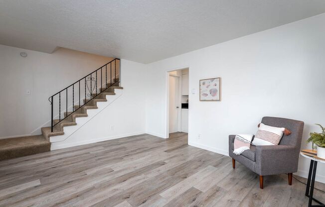 2 beds, 1.5 baths, $1,650, Unit 5