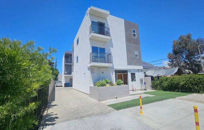 339 N HARVARD BLVD