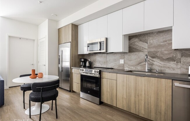 Studio, 1 bath, 599 sqft, $2,221, Unit 815