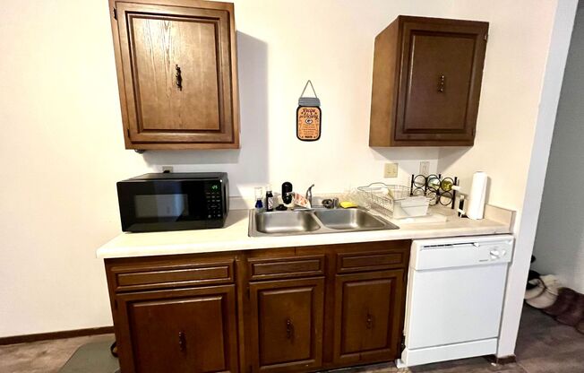 1 bed, 1 bath, $995, Unit 201