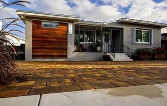 1745 SW 11 TER