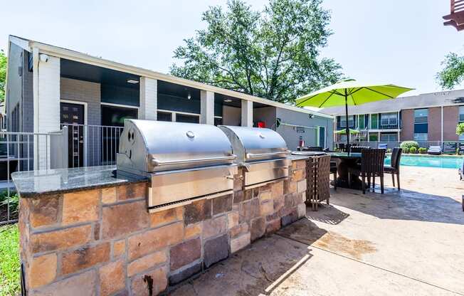Modern Apartments in Houston, TX for Rent- Artisan West- grill area
