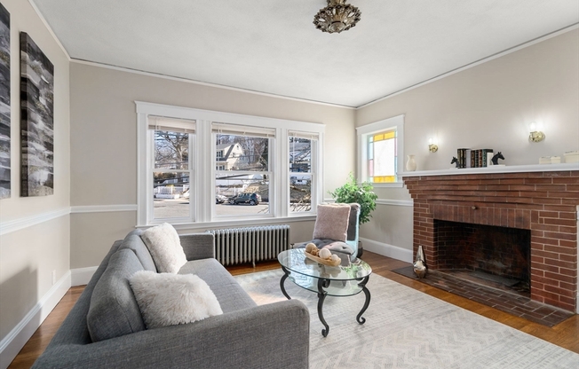 8 CHARLESVIEW ST