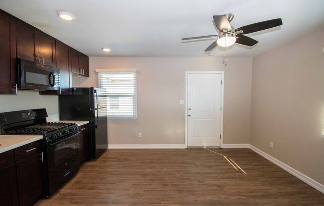 4519-4533 1/2 Delta Street