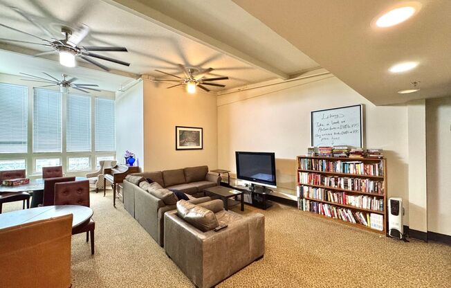 Studio, 1 bath, 350 sqft, $1,000, Unit 109