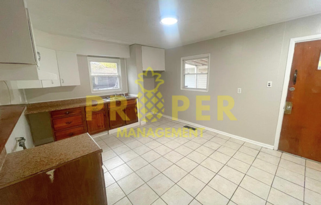 3 beds, 1 bath, $1,100