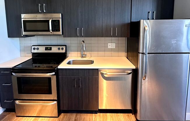 Studio, 1 bath, 402 sqft, $1,850, Unit 801