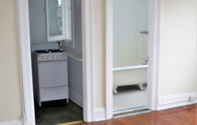 1 bed, 1 bath, 2 sqft, $950, Unit #304