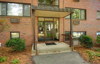 2 beds, 1 bath, 700 sqft, $2,400, Unit E1