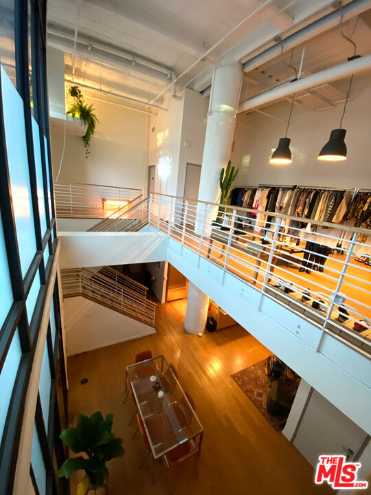 330 W 11th ST