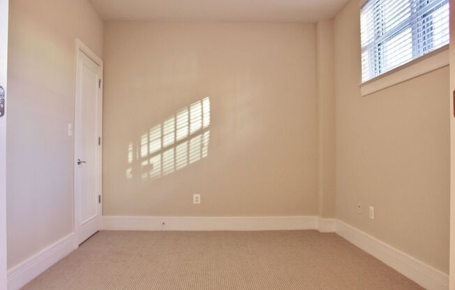 2 beds, 1 bath, 760 sqft, $3,400, Unit 112