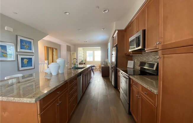 551 W FOOTHILL BLVD