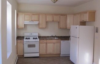 2 beds, 1 bath, 800 sqft, $2,400, Unit 4