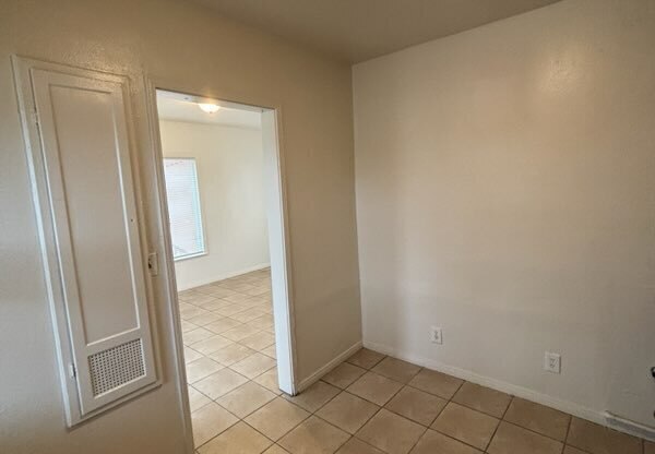 438 W 21 ST