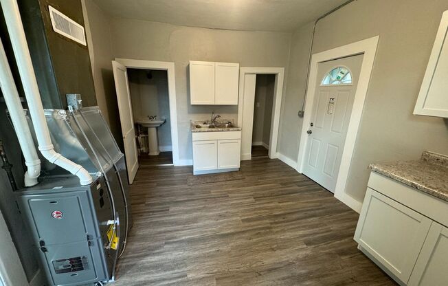 2 beds, 1 bath, $900, Unit C