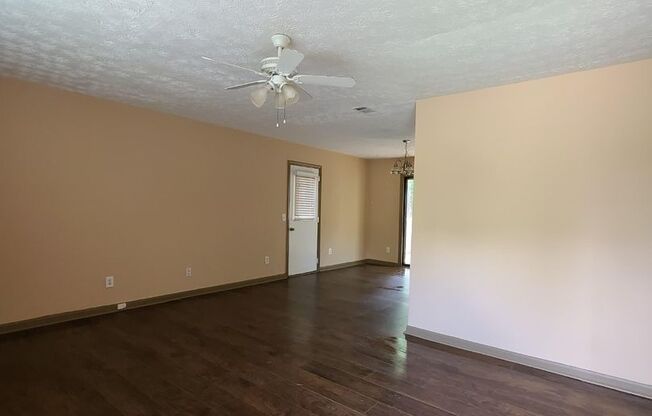 Conveniently Located 3 Bedroom 1 1/2 Bath Home In Gwinnett County!