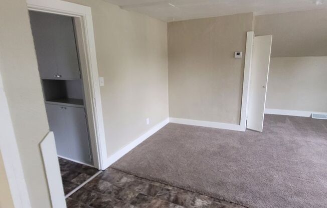 2 beds, 1 bath, 594 sqft, $650