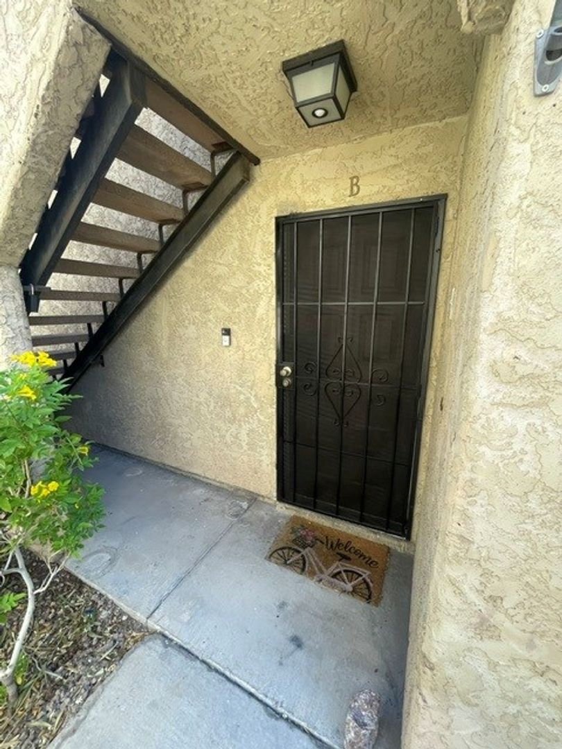 4720 Obannon Dr #B ! Newly Upgraded 2 Bed / 2 Bath !