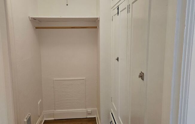 Studio, 1 bath, 337 sqft, $1,249, Unit 25