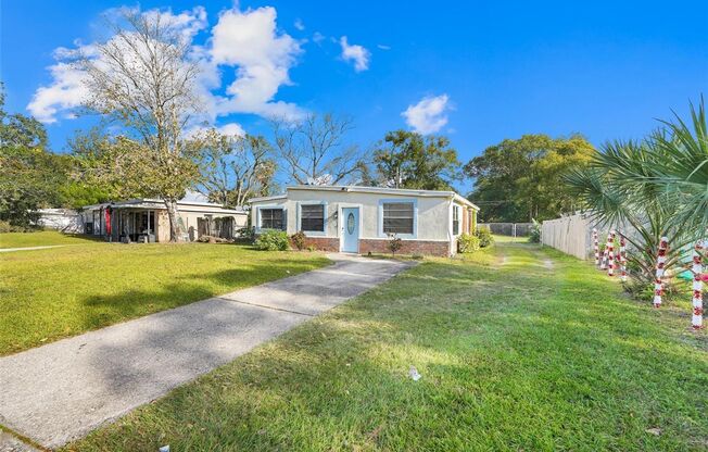 This charming 3 Bedroom, 2 Bath Single Family Home For Rent at 107 Garrison Dr. Sanford, FL 32771
