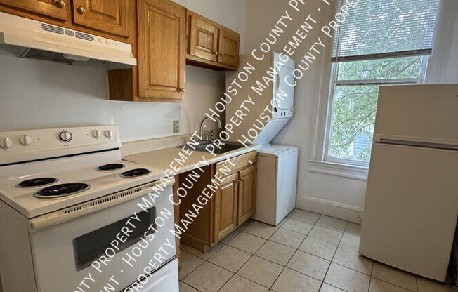 1079 College St. Apt. 4
