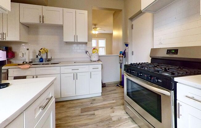 1 bed, 1 bath, 815 sqft, $2,600, Unit 1313 2A