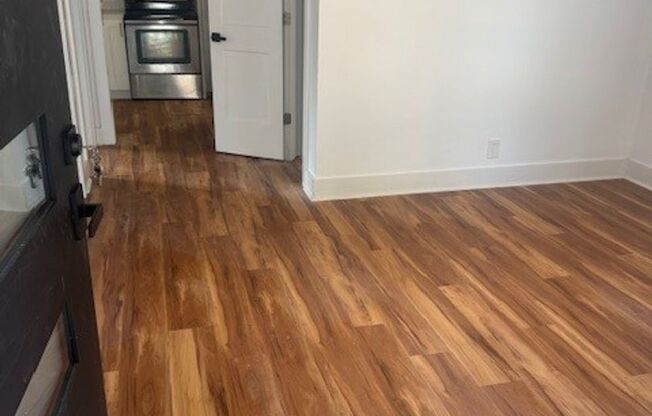 Two Bedroom 1 Bathroom-Fully renovated