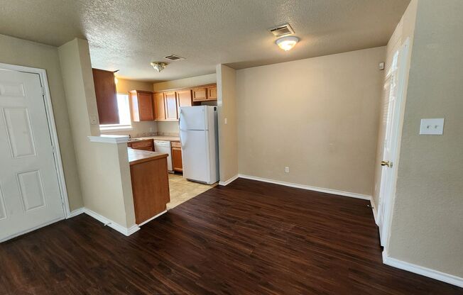 Roomy 3 Bedroom Duplex In South Fort Worth